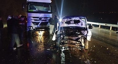 Sinop'ta hafif ticari araç ile tır çarpıştı: 2 ölü, 2 yaralı