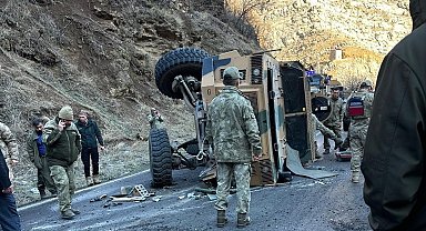 Şırnak'ta askeri araç devrildi: 2 asker yaralı