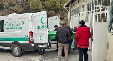 Sırtından bıçaklanan 19 yaşındaki genç hayatını kaybetti