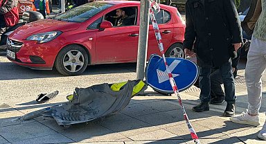 Şişli'de otomobilin çarptığı motosikletli aracın altında sürüklendi