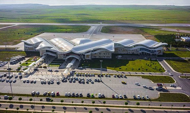 Sivas Nuri Demirağ Havalimanı bir yılda 438 bin yolcuya hizmet verdi