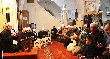 Sivas'ta eller mazlumlar için semaya kalktı