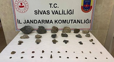 Sivas'ta tarihi eser niteliği taşıyan taşlar, sikkeler ve objeler ele geçirildi