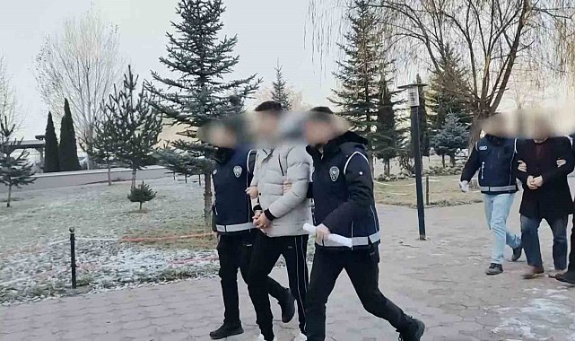 Sivas'ta yabancı uyruklu 3 kaçak göçmen yakalandı