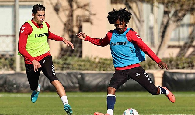 Sivasspor, hazırlıklarını Antalya'da sürdürdü