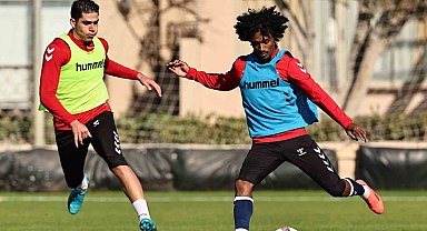 Sivasspor, hazırlıklarını Antalya'da sürdürdü