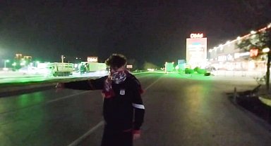 Sivassporlu iki taraftar, otostopla İstanbul'a gitti