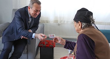 Sivas'ta Gülkartları Başkan Uzun teslim etti