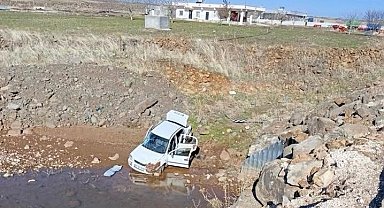 Siverek'te otomobil dereye uçtu: 3 yaralı