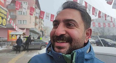 Soğuktan kaşları ve kirpikleri dondu