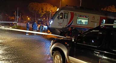 Söke'de yolcu treni pikaba çarptı