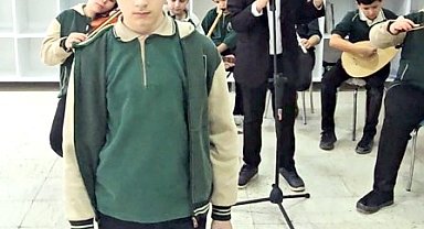 Takdir belgesi alamayan öğrencilerden "Gassal" dizisi göndermesi