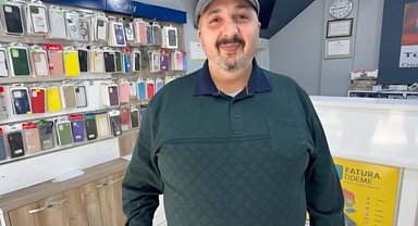 Tamir etmeye çalıştığı kapı bir anda tuzla buz oldu