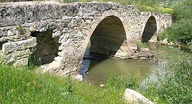 Tarihi Asar Köprüsü küllerinden doğdu