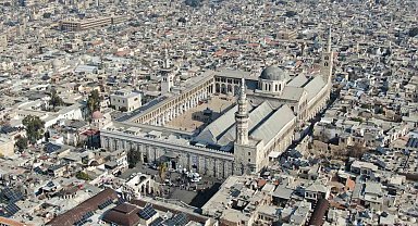 Tarihi Emevi Camii'nde restorasyon öncesi son cuma namazı