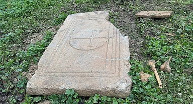 Tarlayı sürerken Lahit bulundu
