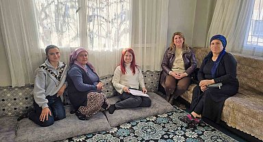 Tarsus Belediyesi, kadınların taleplerini evlerinde dinliyor