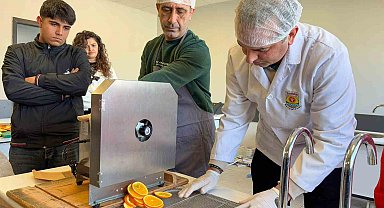 Tarsus'ta öğrencilere meyve, sebze ve kurutma teknikleri eğitimi verildi