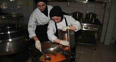 Taşımalı eğitim gören 2 bin 700 öğrencinin yemekleri liseli ablalarından