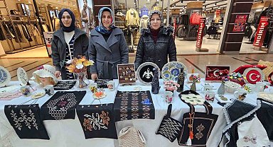 Tatvan'da ADEM kursiyerlerinin el emeği ürünleri sergilendi