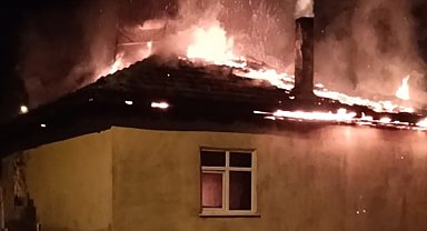 Tavşanlı'da müstakil ev yanarak kül oldu