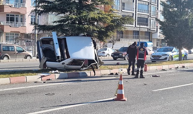 Tavşanlı'da tır ile otomobil çarpıştı: 3 yaralı