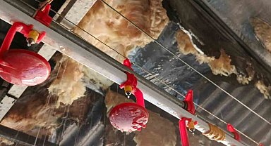 Tavuk çiftliğinde çıkan yangın itfaiyenin müdahalesiyle söndürüldü