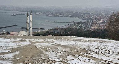 Tekirdağ'da kar yağışı, 2 farklı atmosfer yaşandı