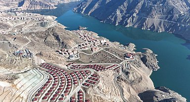 Tekkale Köyü'nün yeni yerleşim alanı: Göl manzaralı modern evler