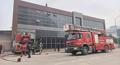 Tekstil fabrikasında yangın: 1 itfaiye eri yaralı