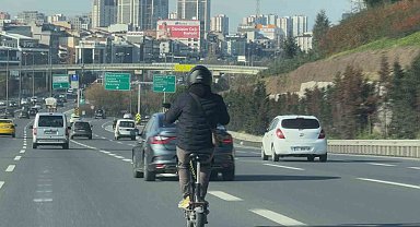 TEM otoyolunda scooterla son hız ilerledi: O anlar kamerada