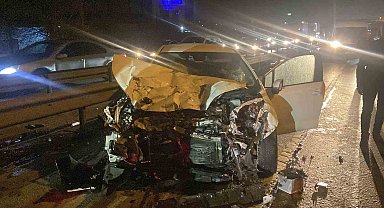 Tır, otomobil ile kamyonete çarptı: 4 yaralı