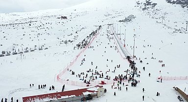 Tokat'ta çığ riski bulunmayan kayak tesisi turizmcilere anlatıldı