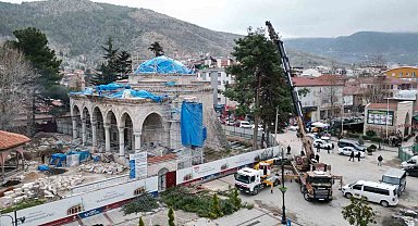 Tokat'ta tarihi cami restorasyonunda mezarlara ulaşıldı