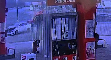 Traktörle otomobilin çarpıştığı feci kaza kamerada