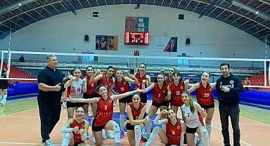 Turgutlu Belediyespor Kadın Voleybol Takımından bir galibiyet daha