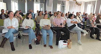 Türkiye'nin değişik illerinden gelip Burhaniye'de arıcılık öğrendiler