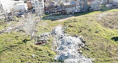 Tuzla'da moloz dağları ve su birikintileri halkın sağlığını tehdit ediyor