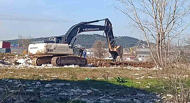 Tuzla'da tehlike saçan moloz yığınları gündeme geldi, belediye harekete geçti
