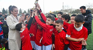 U11 Manisa Cup şampiyonu Turgutlu'dan