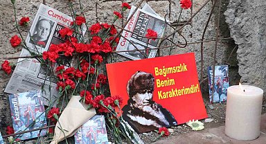 Uğur Mumcu ölümünün 32. yılında suikasta uğradığı evinin önünde anıldı