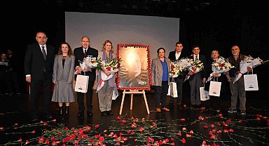 Uğur Mumcu'nun ismi Manisa Şehir Tiyatrosu'nda yaşayacak