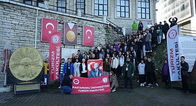 Üniversite öğrencileri Kurtuluş Savaşı'nın simgesi İstiklal Yolu'nda yürüdü