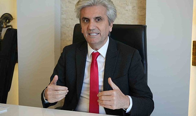 Ünlü estetikçiden uyarı: "Çocuklarda estetik ameliyat, 18 yaştan sonra yapılmalı"