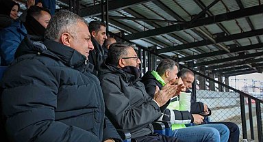 Vali Çelik tribünlerde Yüsekovaspor'u destekledi