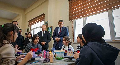 Vali Çelik, Yüksekova'da ADEM'leri ziyaret etti