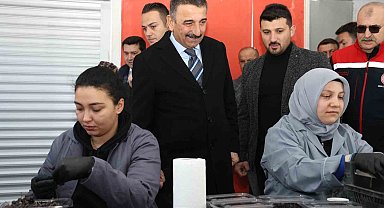 Vali Hacıbektaşoğlu, Özbağı-Eveyikli Köyleri Tarımsal Kalkınma Kooperatifi'ni ziyaret etti