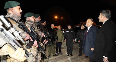 Vali Usta, yılın son ve ilk bebeklerine altın taktı