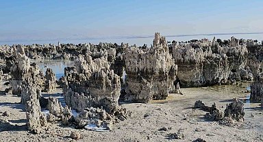 Van Gölü'nde su seviyesi düşmeye devam ediyor