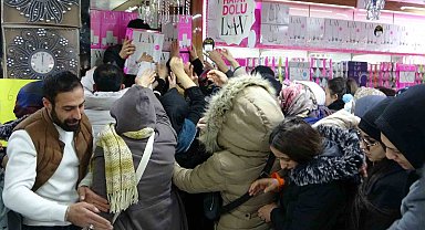 Van'da AVM açılışında izdiham